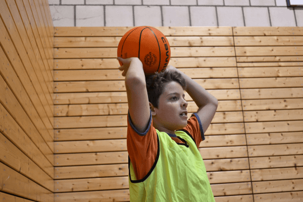 Ballgefühl lernen im Basketballcamp
