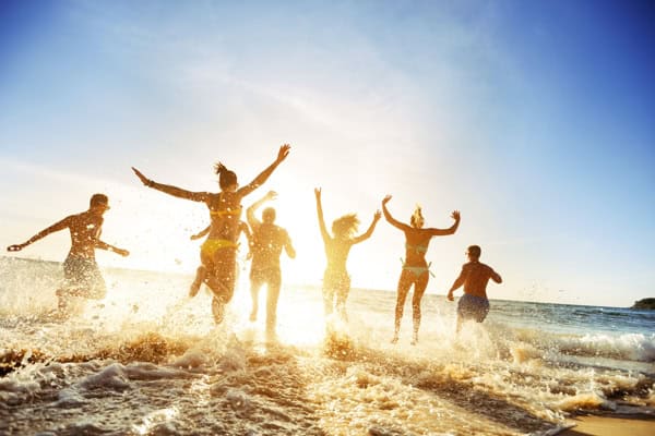 Kinder haben Spaß im Feriencamp an der Nordsee