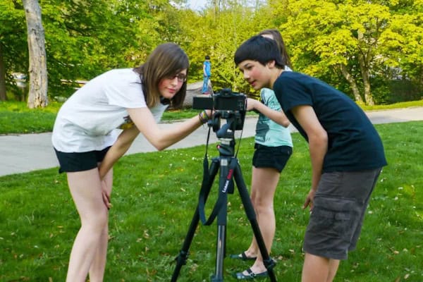 Kinder filmen im Filmcamp mit Englisch in Regen