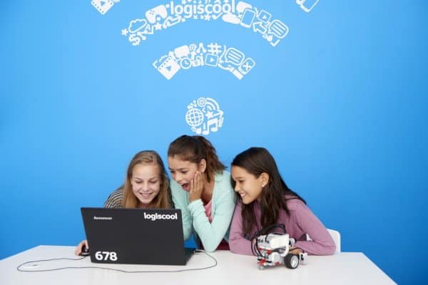 Drei Mädchen im Intensives Jugend Programmiercamp