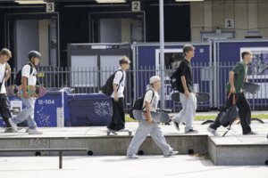 Kinder mit Skateboard im Skatecamp Kopenhagen