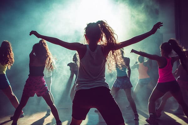 Kinder haben Spaß im Zumba Camp