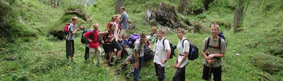 Jugendliche wandern auf der Jugendfreizeit Österreich in Wagrain