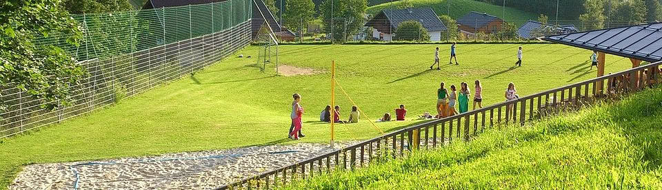 Kinder haben Spaß auf der Jugendfreizeit Österreich in Wagrain