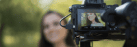 Mädchen lächelt im Filmcamp Annweiler in die Kamera