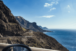 Steile und felsige Küste auf Gran Canaria