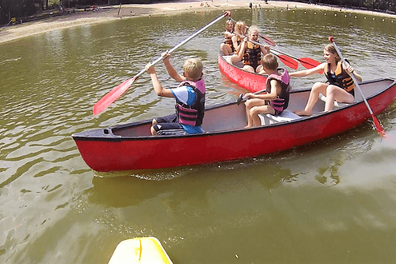 Komm mit auf Kanutour im Abenteuercamp- Feriencamps auf dem Wasser!