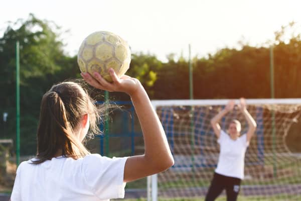 Kinder haben Spaß im Handballcamp